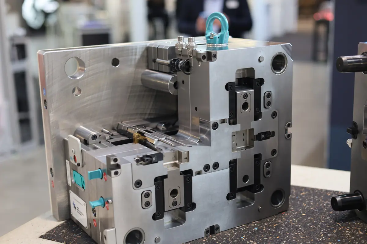 Precision steel injection mold for plastic parts
